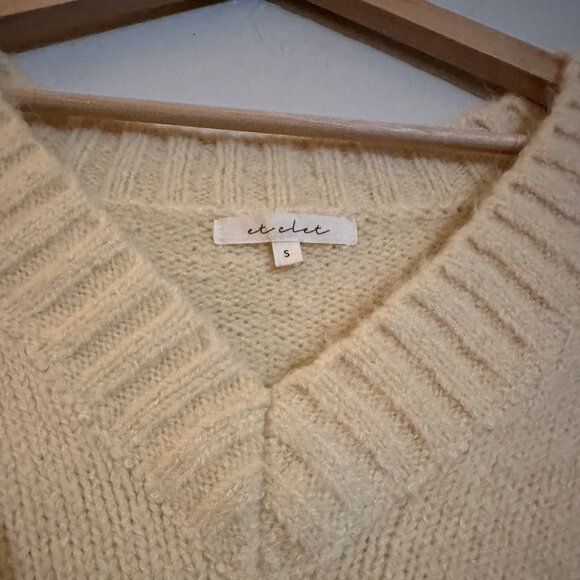 NWOT Et Clet Cream VNeck Sweater Size Small - Picture 5 of 7